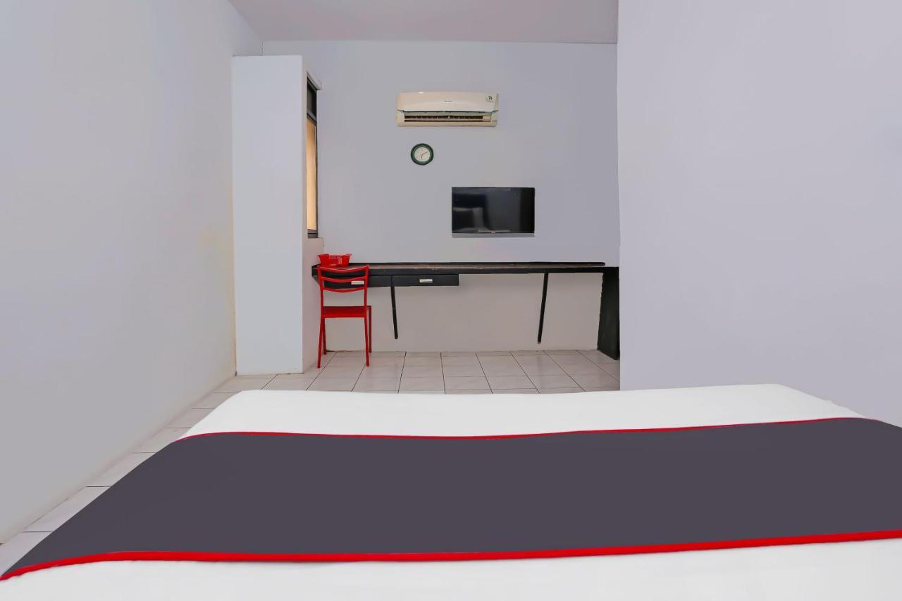 Collection O 92739 Hotel Pintu Besar Jakarta Exterior photo